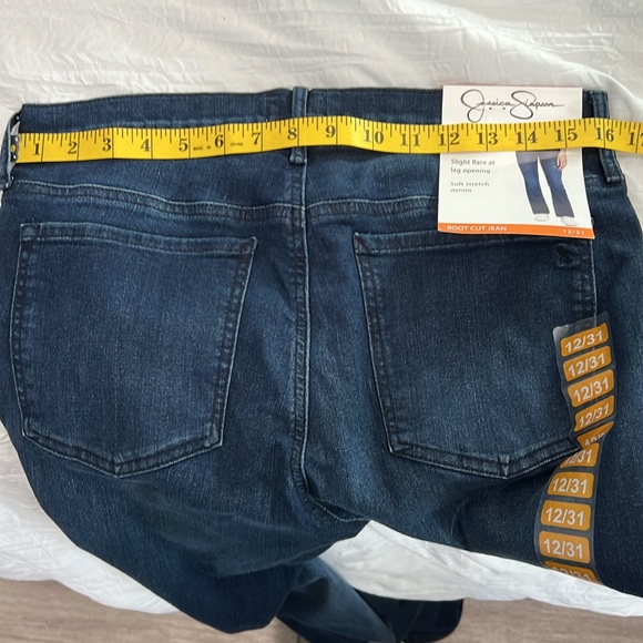 Jessica Simpson boot cut jean. Mid-rise size 12/31 - Picture 5 of 8